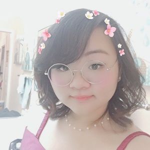 Meet your Posher, Esther